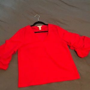 Red v neck blouse with voluminous sleeves